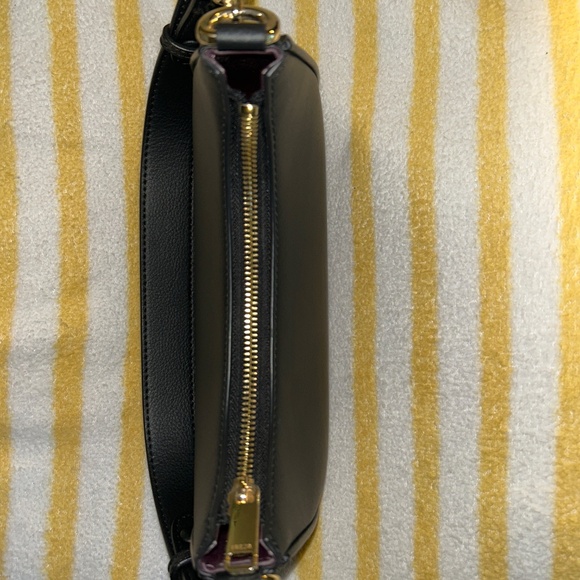 Small Black Crescent Shoulder Bag Roma by Freja New York - Picture 7 of 9